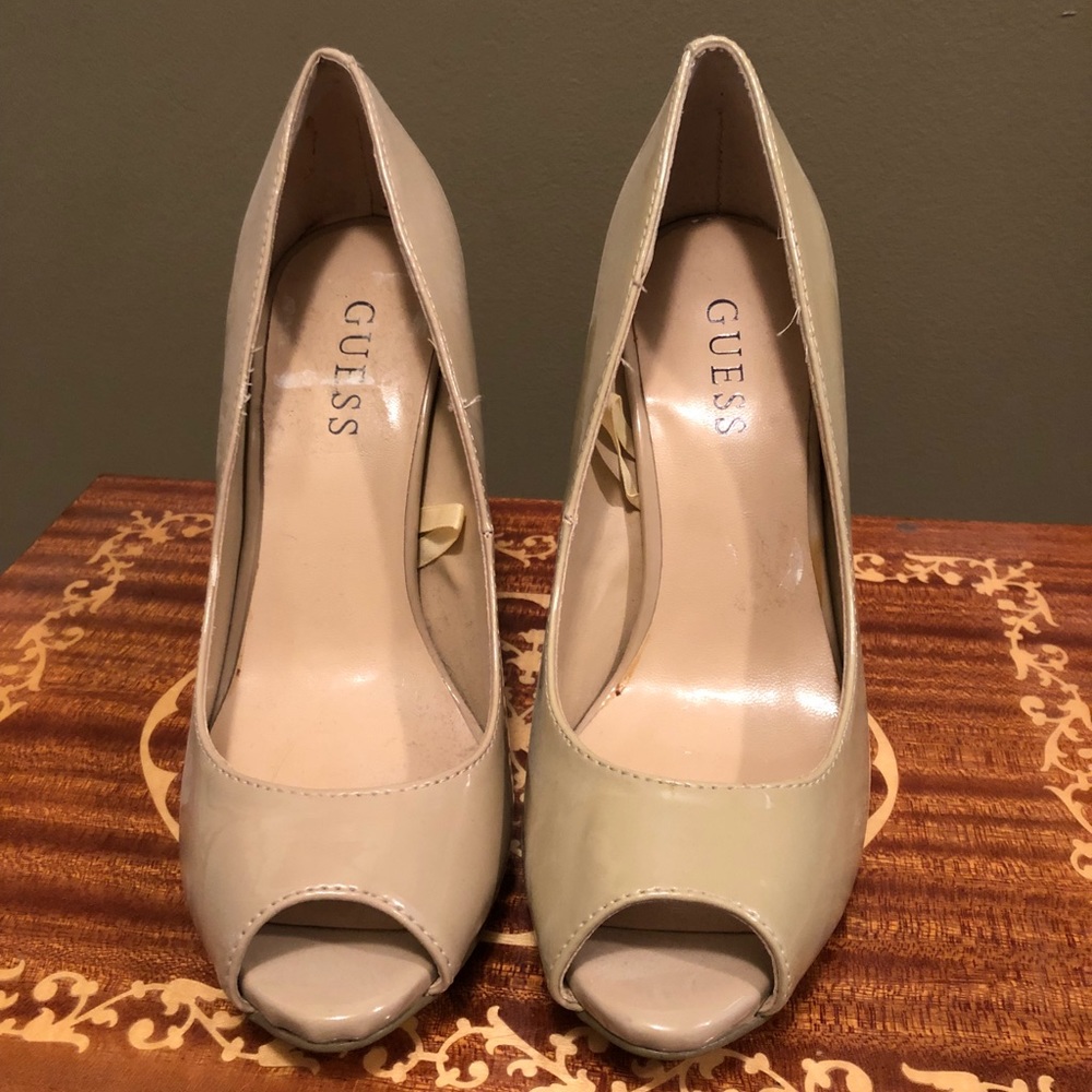 Guess pumps